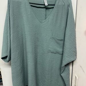Zenana Outfitters Green Relaxed Tunic Blouse